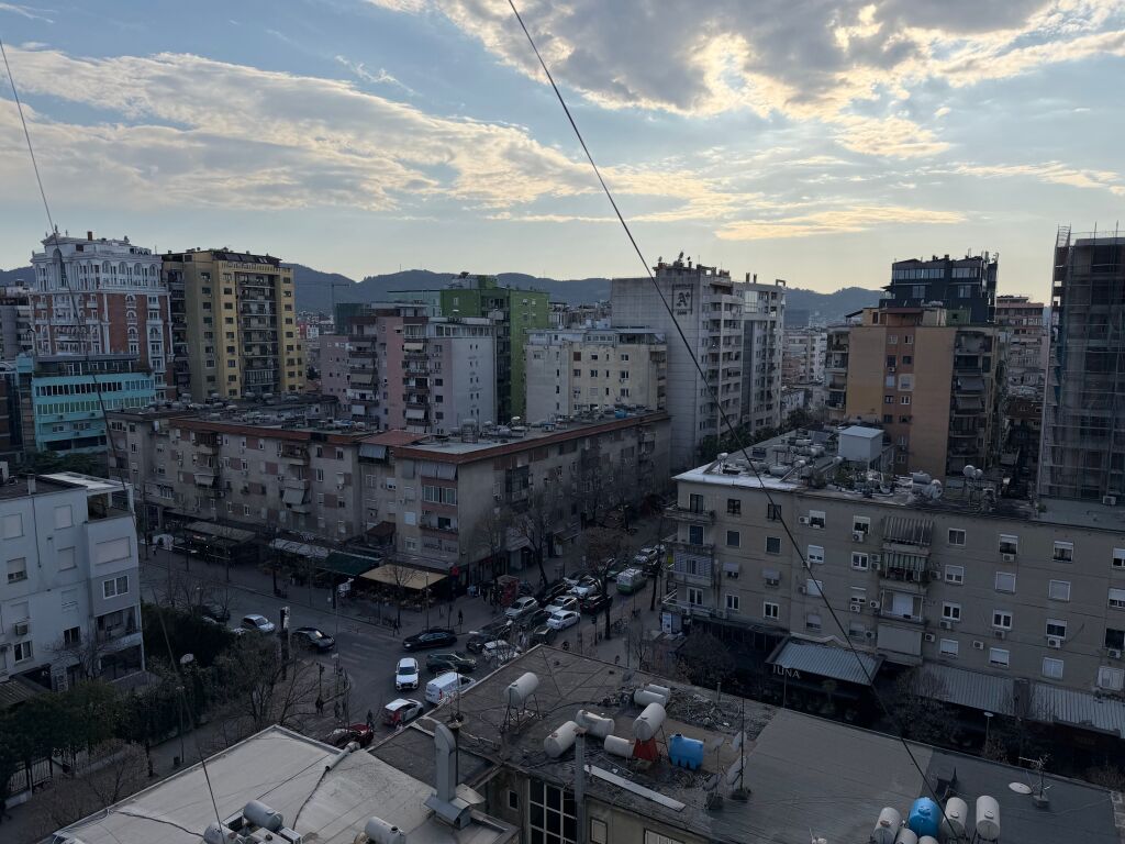 1+1,i mobiluar te Artixhiano,bllok,900 euro