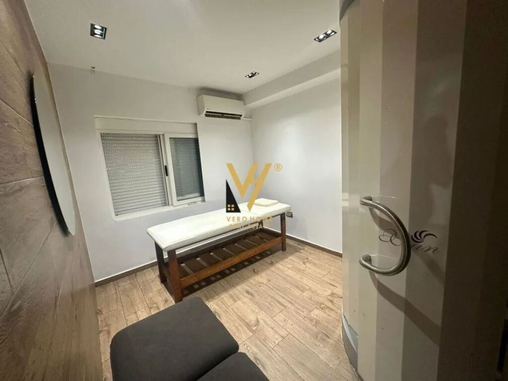 JEPET AMBIENT BIZNESI 100 M2 ME QERA TE SHESHI WILLSON 120.000 LEKE