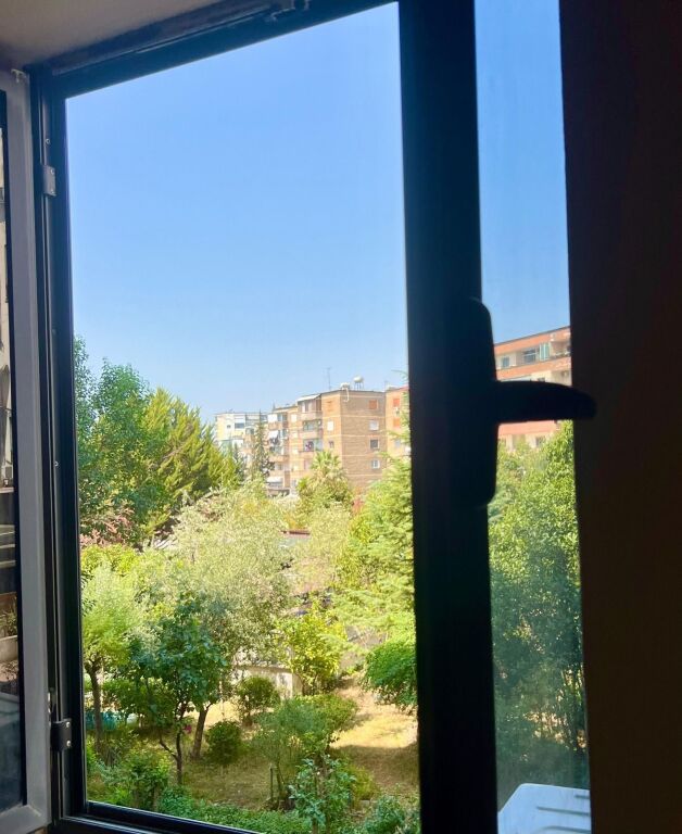 JEPET ME QERA APARTAMENT 1+1 TEK BRYLI (PERBALLE PASTICERI TITO)