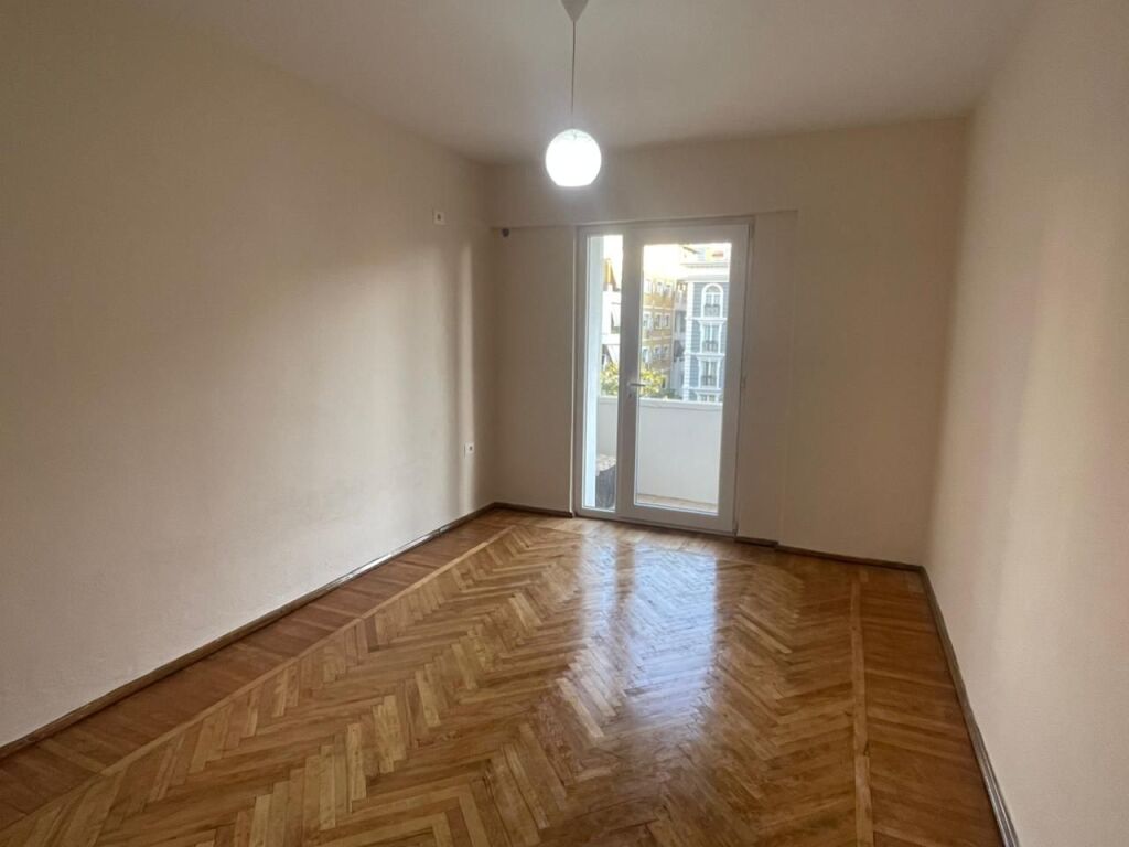 Ambient Biznesi me Qira tek Pazari i Ri