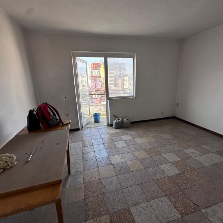 Shitet apartament 3+1 ne Brryl