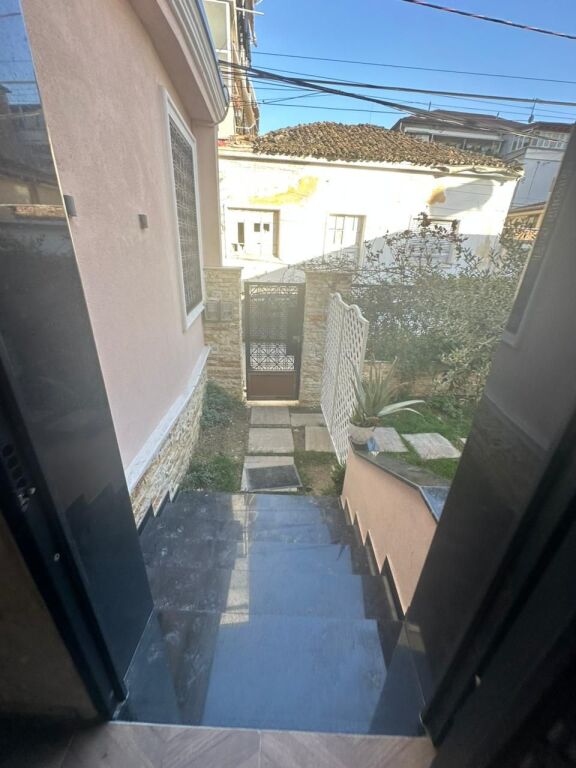 JEPET ME QERA KATI I 1 I NJE VILE QENDER, DURRES