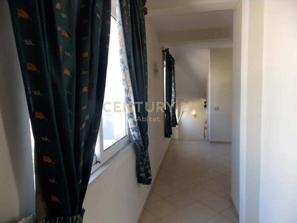 HOTEL ME QIRA NE SARANDE| 18 DHOMA 6,700 € /Muaj Sip. Totale  720m2