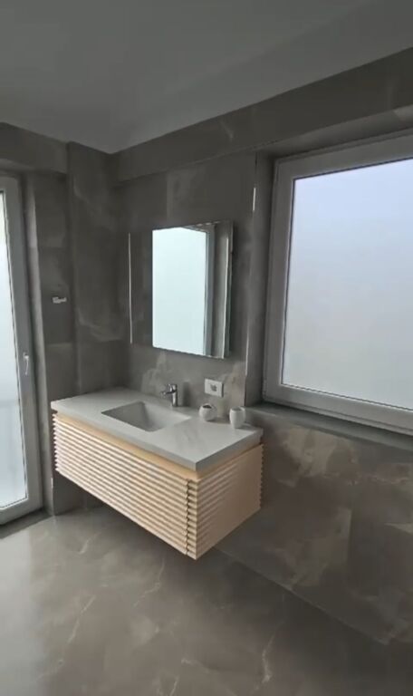 For rent super 3-story villa + yard + 2 parking spaces in the complex "Vılat Lule" Mjull Bathore, Sauk Tirana.