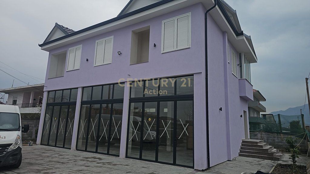 JEPET ME QERA AMBIENT KOMERCIAL 2 KATE NE KAMEZ QENDER