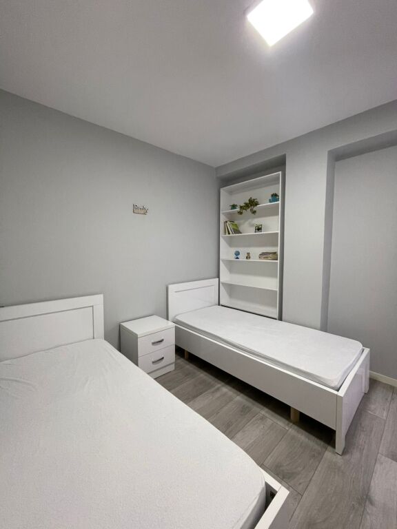 🏡 Appartamento 2+1 in Vendita – 21 Dhjetori, vicino all'Hotel Mondial