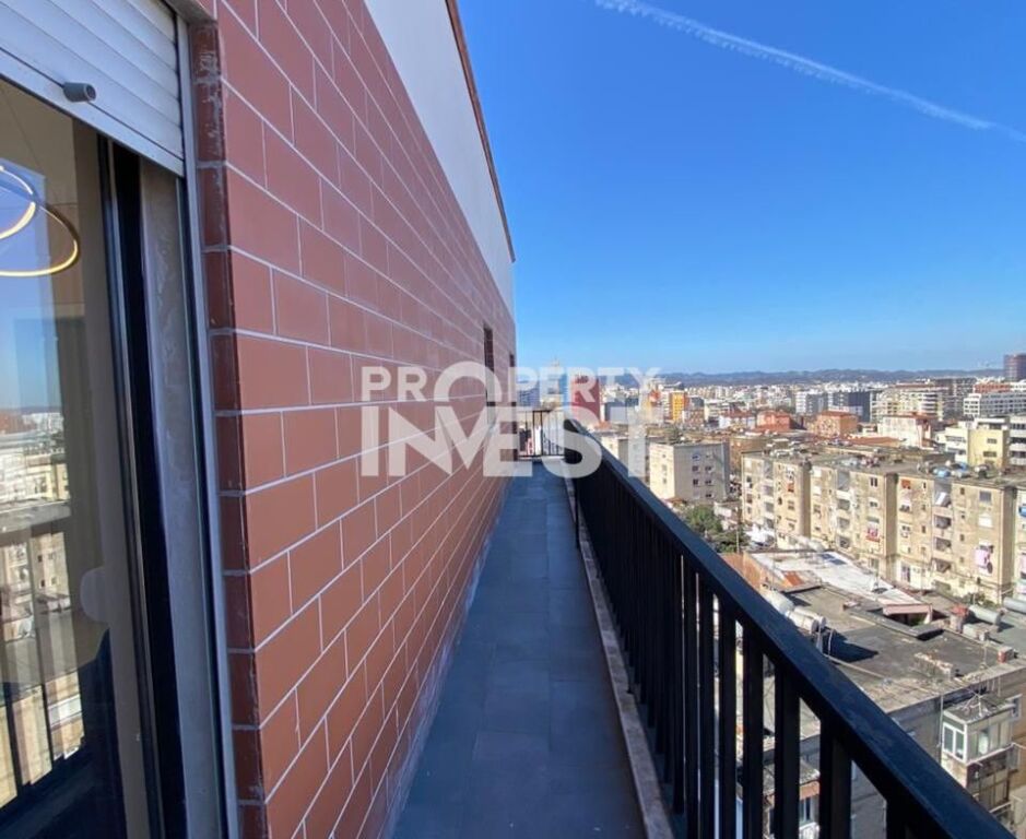 Shitet apartament 3+1+2 Rruga e Dibres perball Restorant Durresi