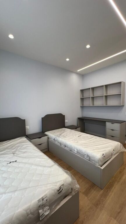 Vile 3 kateshe me qera tek Liqeni i Thate