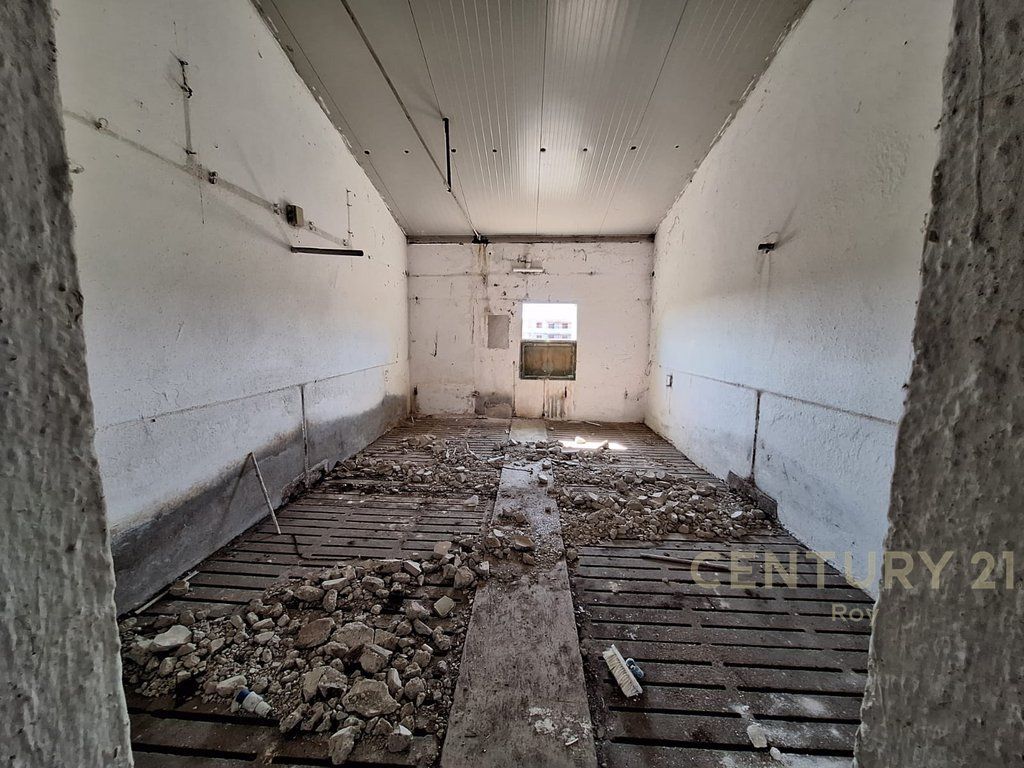 SHITET KAPANON NE XHAFZOTAJ, 1384 M2 , 3722 M2 TOKE