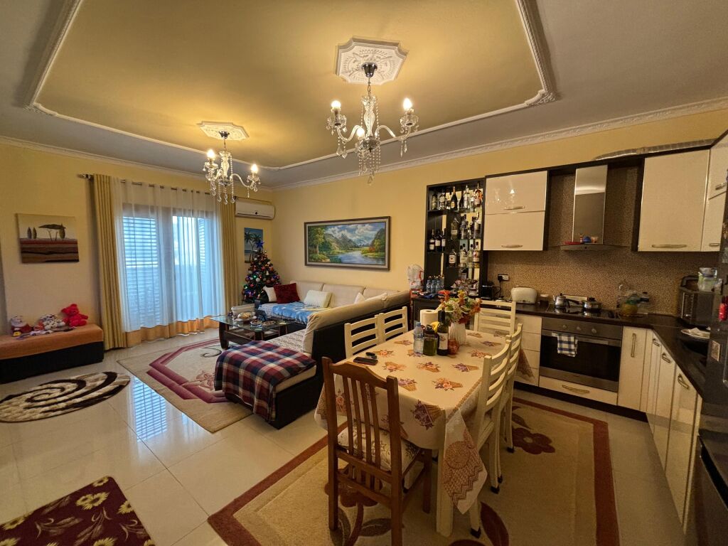 🏡 OKAZION NË SHITJE NË Rruga e Re – Vlorë!