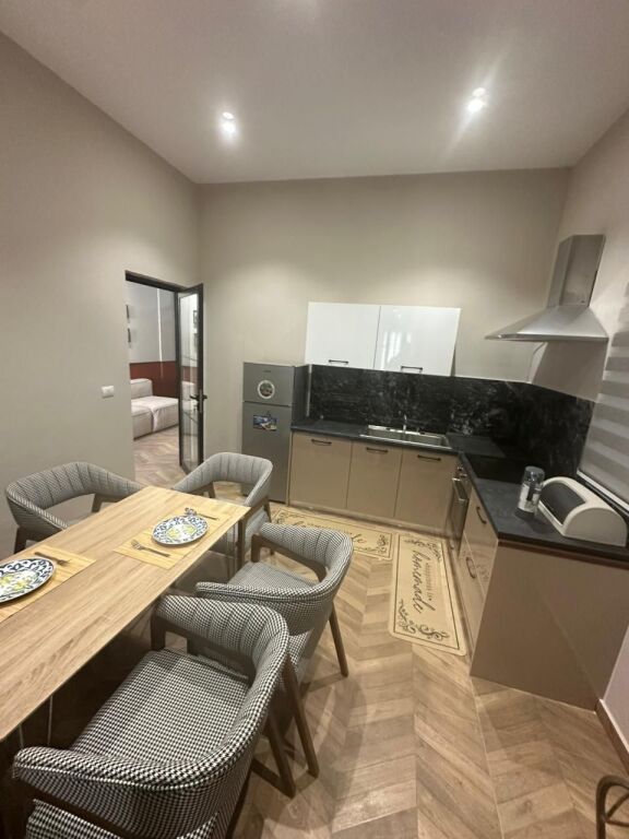 JEPET ME QERA KATI I 1 I NJE VILE QENDER, DURRES