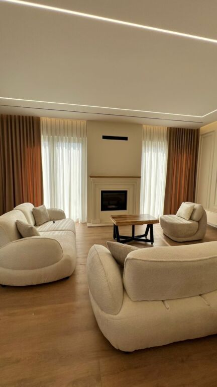 Vile 3 kateshe me qera tek Liqeni i Thate