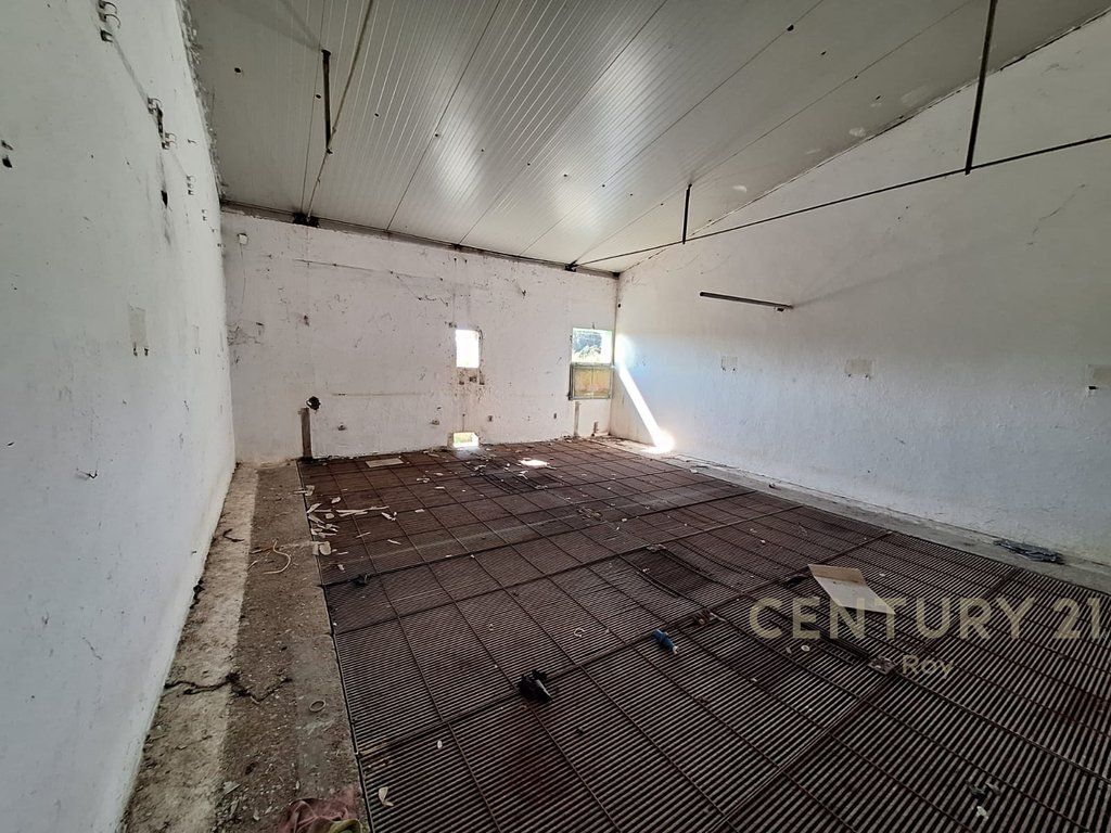 SHITET KAPANON NE XHAFZOTAJ, 1384 M2 , 3722 M2 TOKE