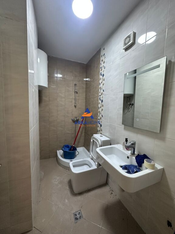 JEPET APARTMENT ME QERA PER ZYRA 125M2 "KOMPLEKSI KONTAKT,ISH PARKU" 650 EURO