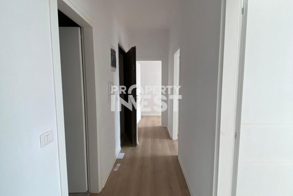 Shitet super apartament 3+1 tek Komuna e Parisit