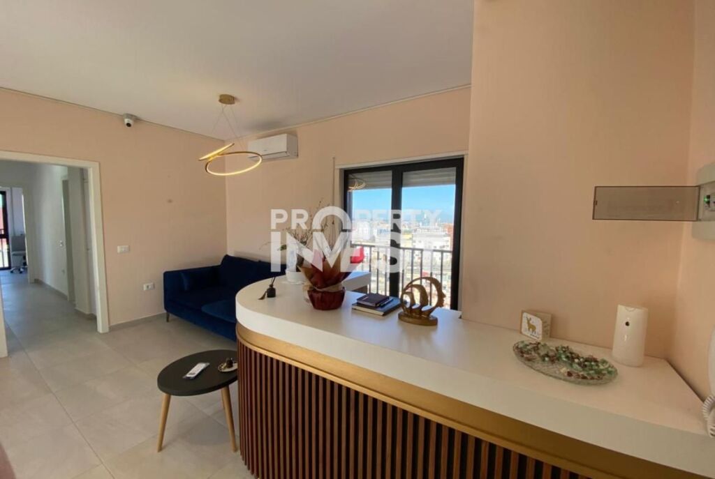 Shitet apartament 3+1+2 Rruga e Dibres perball Restorant Durresi