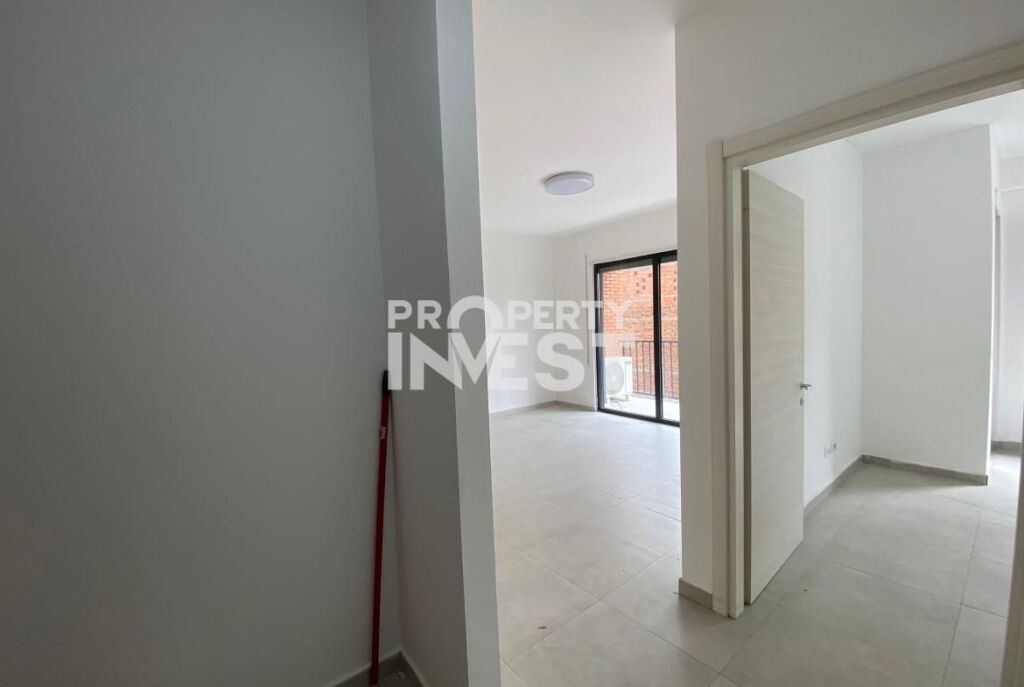 Office space+parking spot for rent at Myslym Shyri