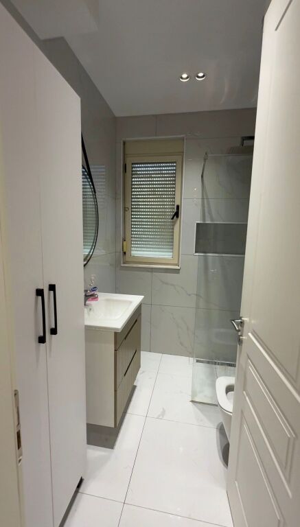 Jepet me qera apartament 1+1, totalisht i mobiluar.