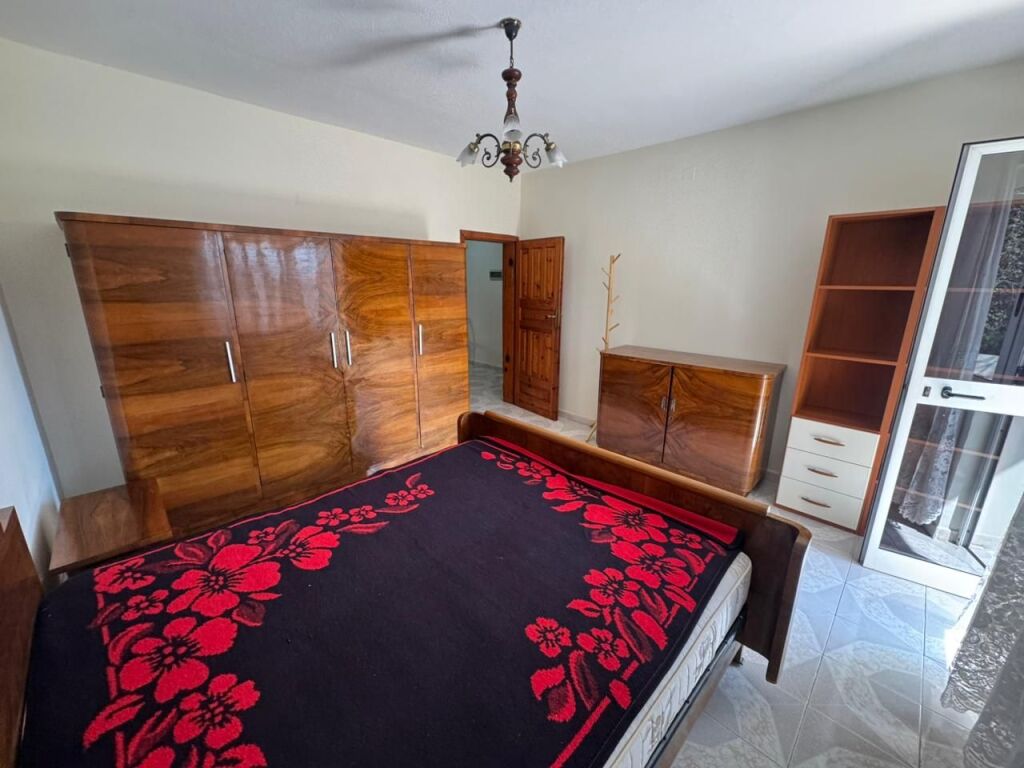 🏠 Appartamento 2+1 in affitto  📍 Indirizzo: Via Bardhyl💰 Prezzo: 50.000 Lek / mese (trattabile)