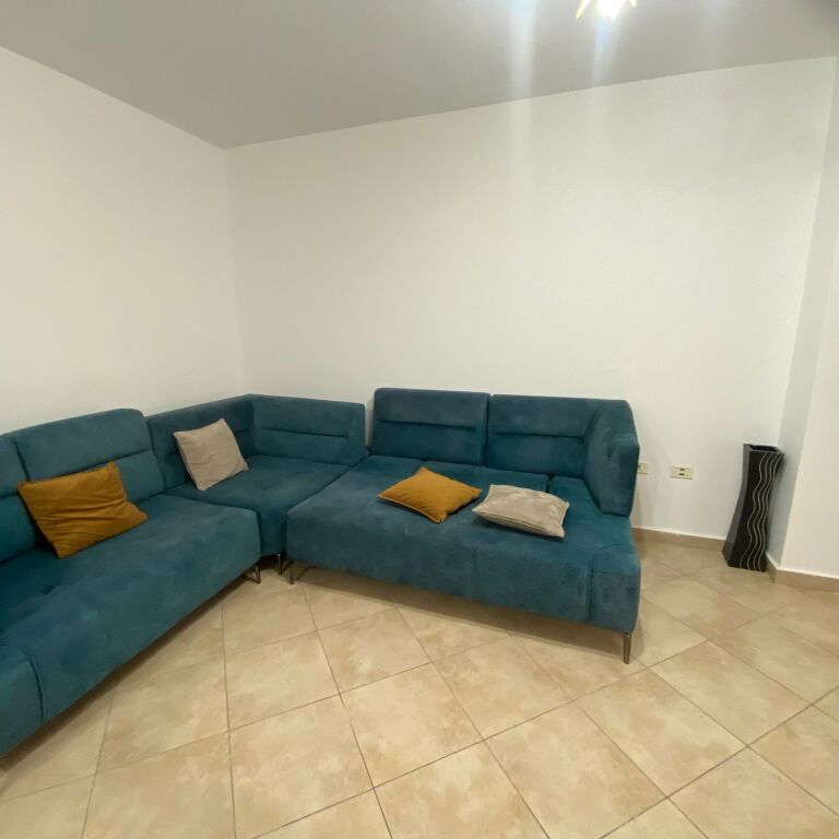 Apartament me qera tek stacioni i trenit