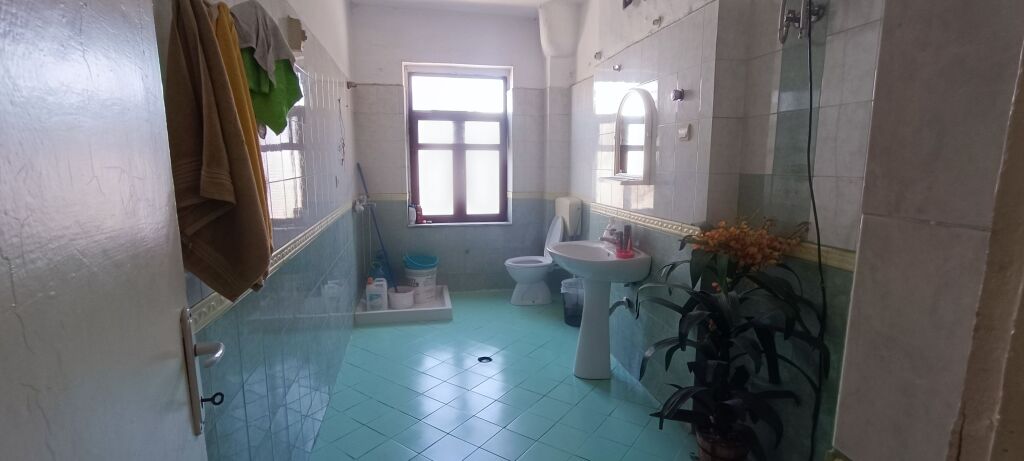 Zyra Me Qera Në Qëndër Tek Downtown One