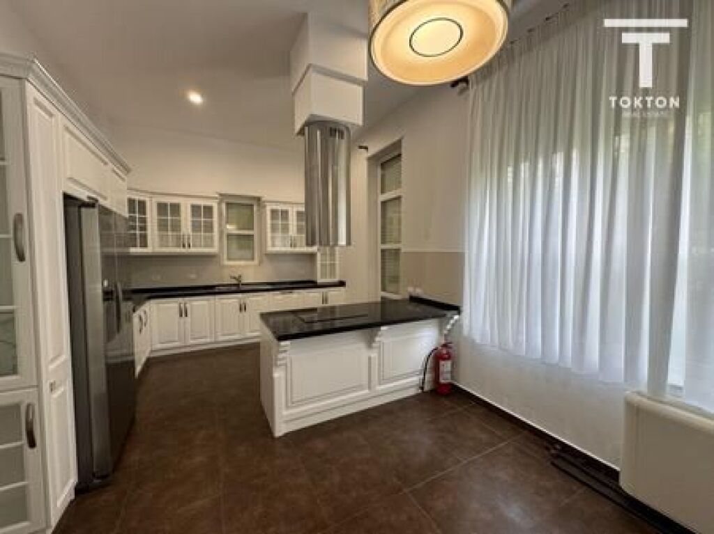 QIRA, VILË INDIVIDUALE ROLLING HILLS RESIDENCE, TEG