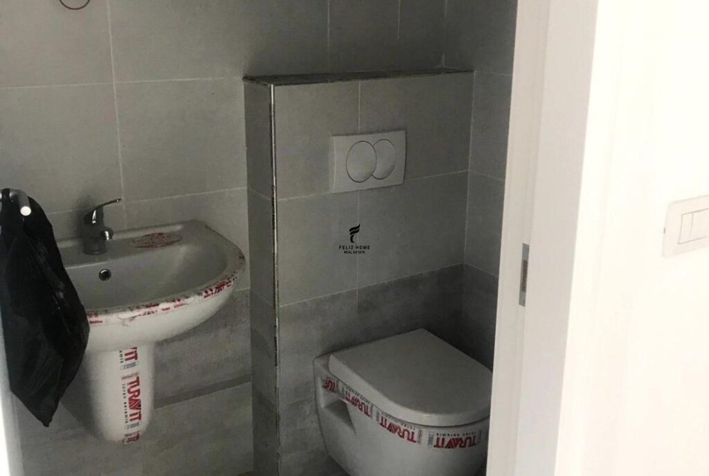 ZYRE ME QERA 50 M2 KOMUNA E PARISIT 70.000 LEKE FH-64142