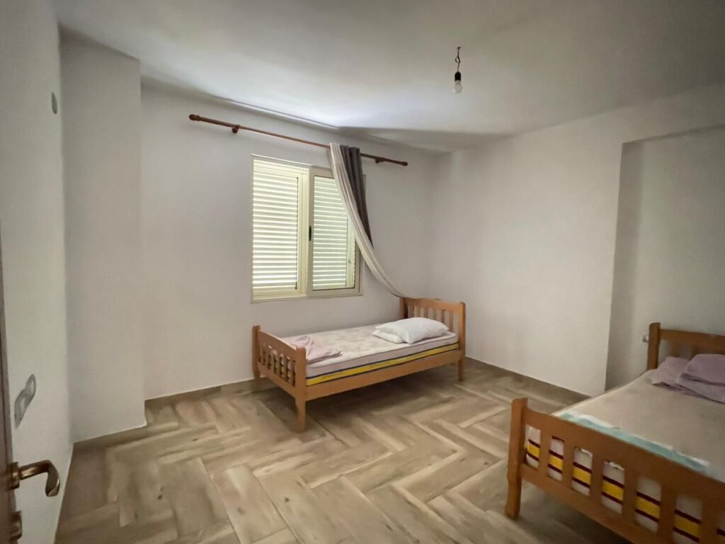 Jepet me qira apartament 2+1+2 pranë Spitalit, Durrës.