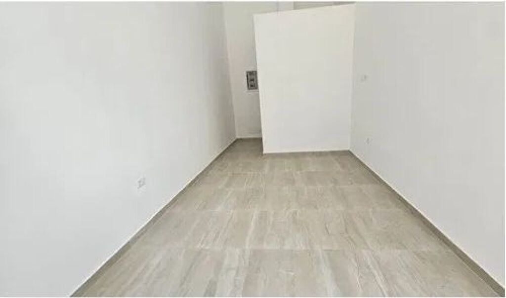 Shop for rent at Komuna Parisit