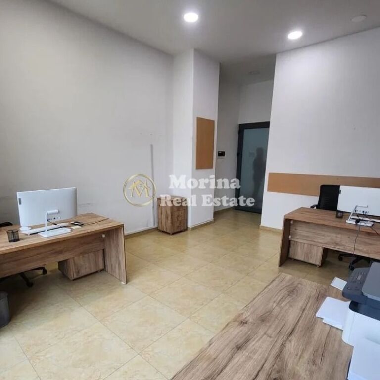 Qera | Ambjent Biznesi | Rruga Myslym Shyri | 470 €/muaj