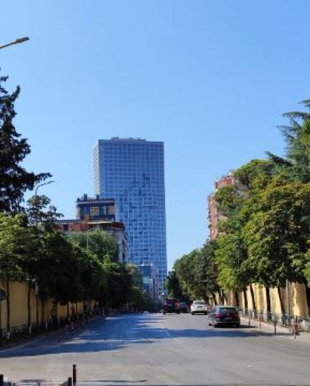 SHITET OKAZION GARSONIERE ,RRUGA E ELBASANIT AFER STADIUMIT AIR ALBANIA