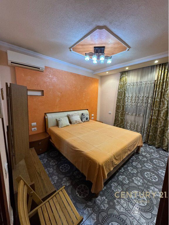 Shitet vilë 2 kate + papafingo në rrugën Jordan Misja! 285,000 € Sip. Totale  156m2