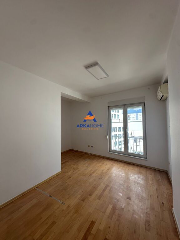 JEPET APARTMENT ME QERA PER ZYRA 125M2 "KOMPLEKSI KONTAKT,ISH PARKU" 650 EURO