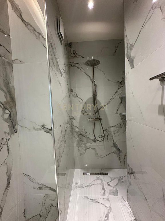 SHITET APARTAMENT 2+1+2 TEK ZOGU I ZI