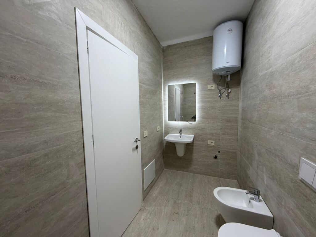 🏢 Jepet me Qera Apartament 1+1 – Golden Tower, Mine Peza