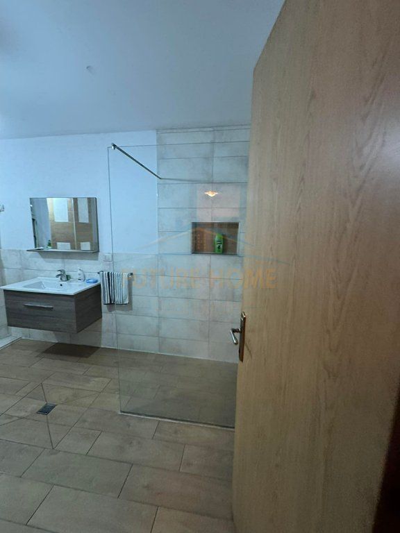 Shitet Apartament 2+1 – Unaza e Re, pranë Bar Univers. Astir.