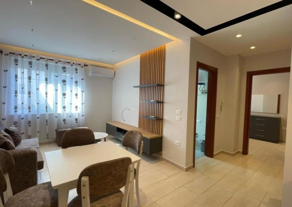 Shitet , Apartament 1+1, Misto Mame.