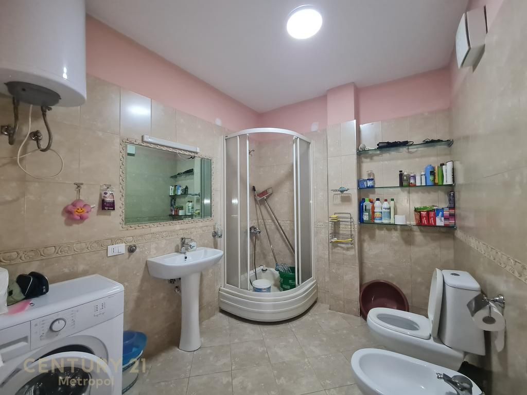 Apartament 2+1 për Shitje – Komuna e Parisit, Tiranë