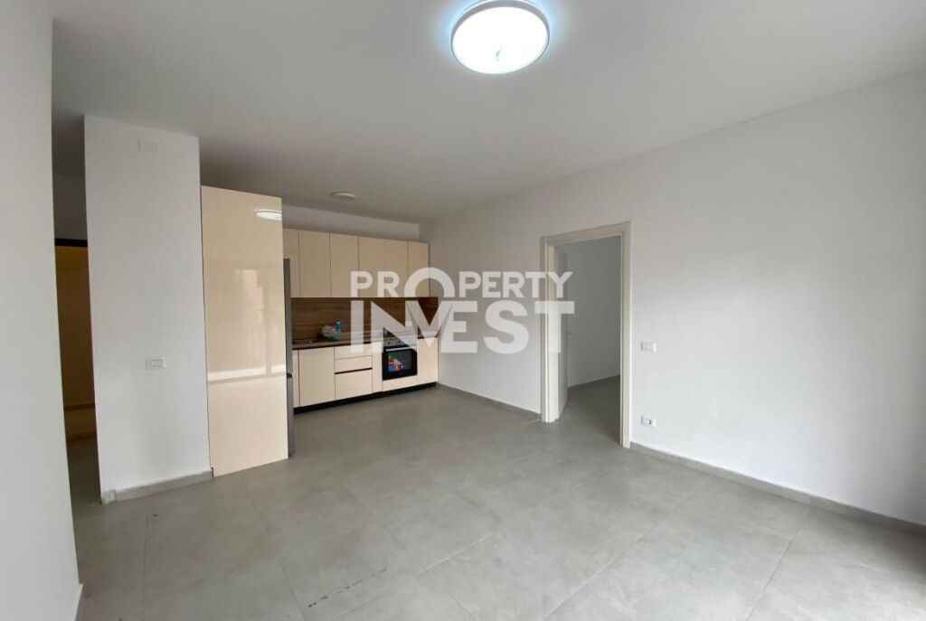 Office space+parking spot for rent at Myslym Shyri