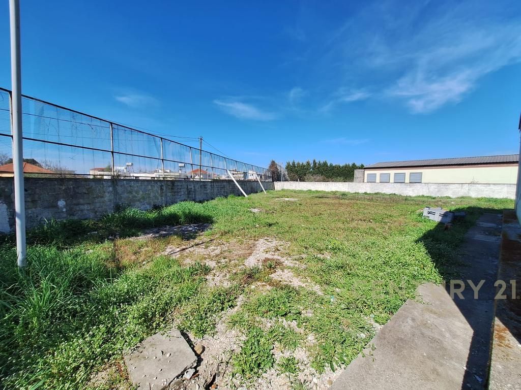 SHITET KAPANON NE XHAFZOTAJ, 1384 M2 , 3722 M2 TOKE