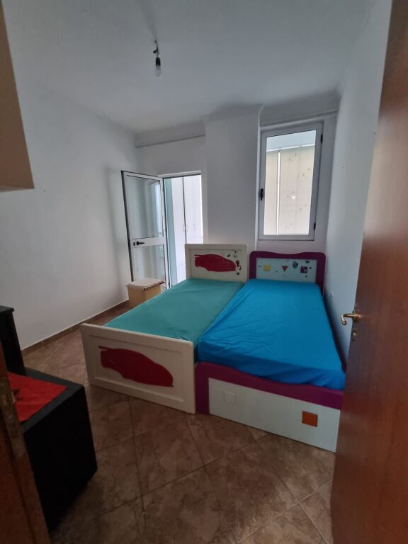 Apartament 3+1+2 me qera tek pallatet Cabenj.