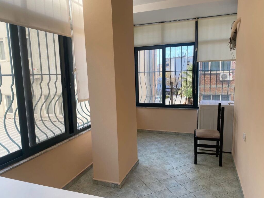 Jepet Me Qera Apartament 2+1+1 Ballkon