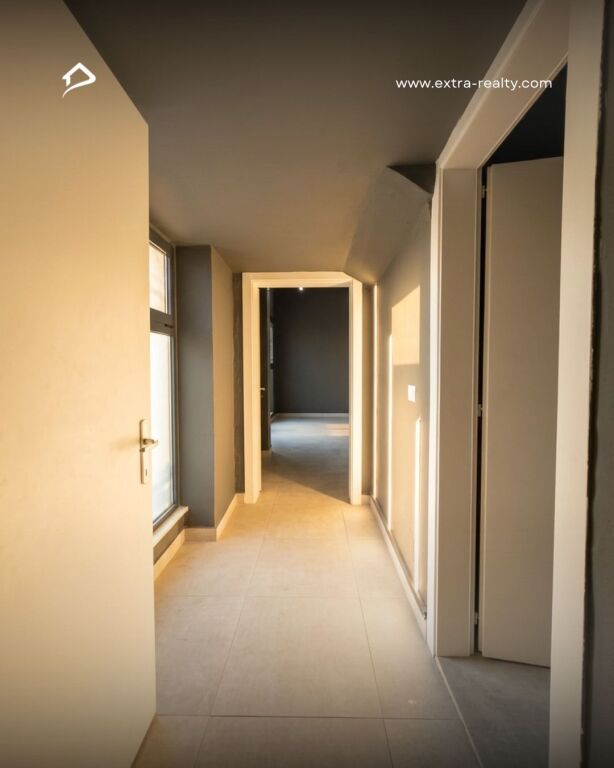 Ambjent me qira tek rruga Barrikadave openspace