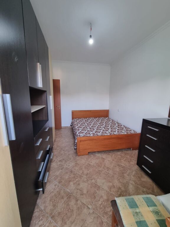 Apartament 3+1+2 me qera tek pallatet Cabenj.
