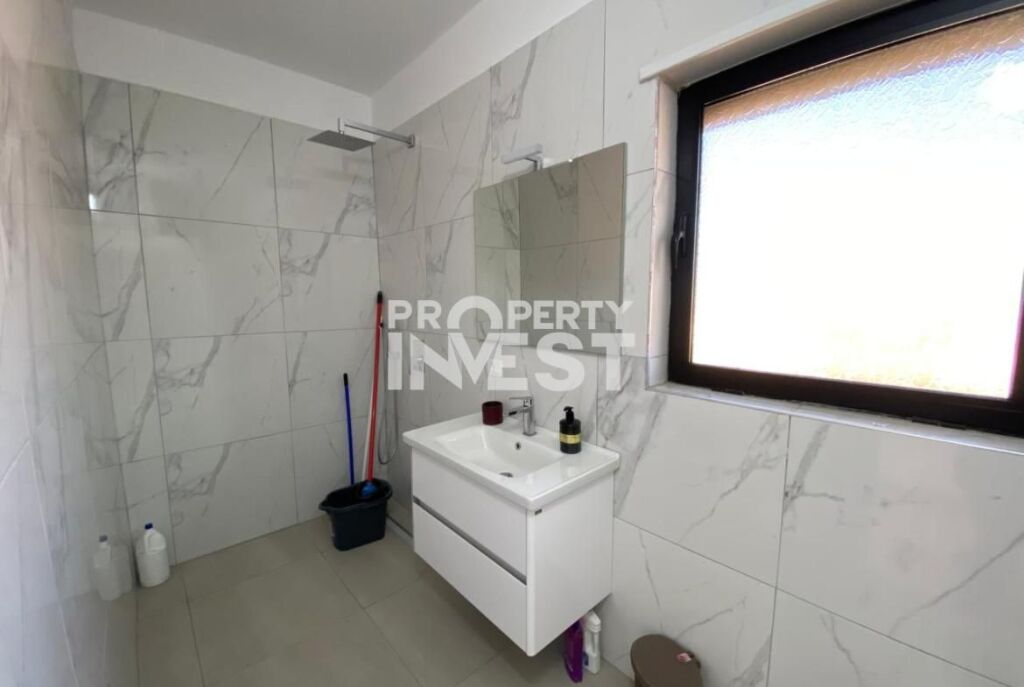 Shitet apartament 3+1+2 Rruga e Dibres perball Restorant Durresi