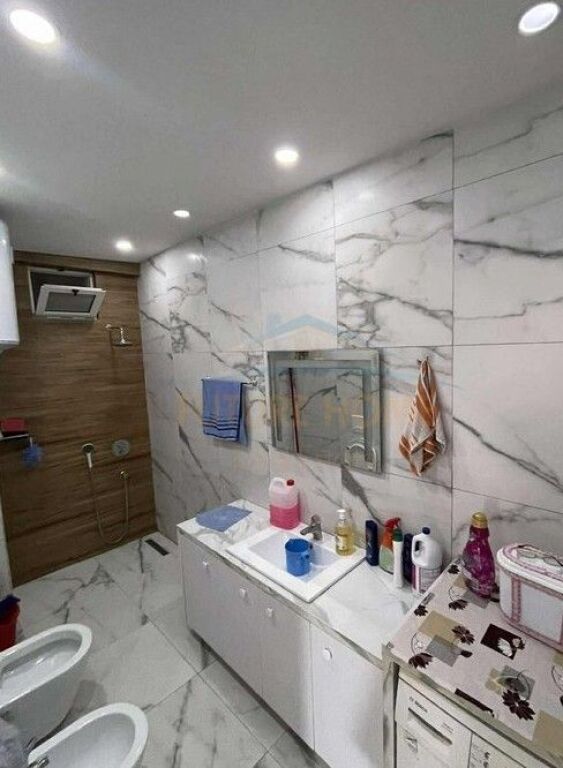 Shitet Apartament 1+1,Misto Mame,Tirane.