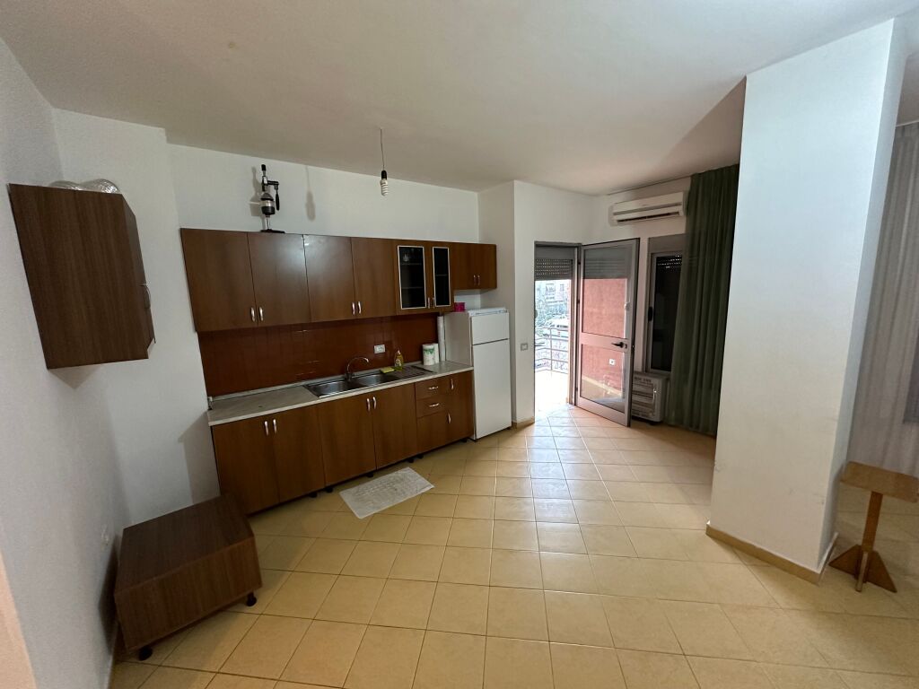 Apartament 1+1 me qera prane Spakut tek rruga Jordan Misja