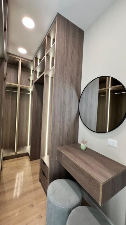 Vile 3 kateshe me qera tek Liqeni i Thate