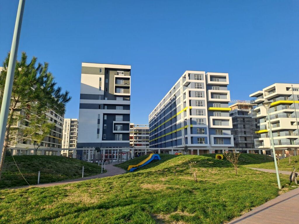 🏢 NJËSI SHËRBIMI NË SHITJE – UNIVERS CITY