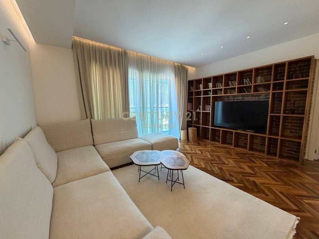 Apartament 2+1+2 me post parkimi me qira te Ambasador 3.